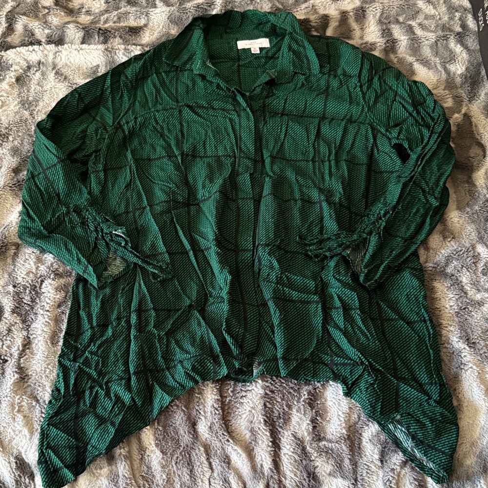 New Directions Black and Green Patterned Top